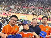 IM竞技体育平台-峥嵘岁月！比赛中的双方球队全力以赴