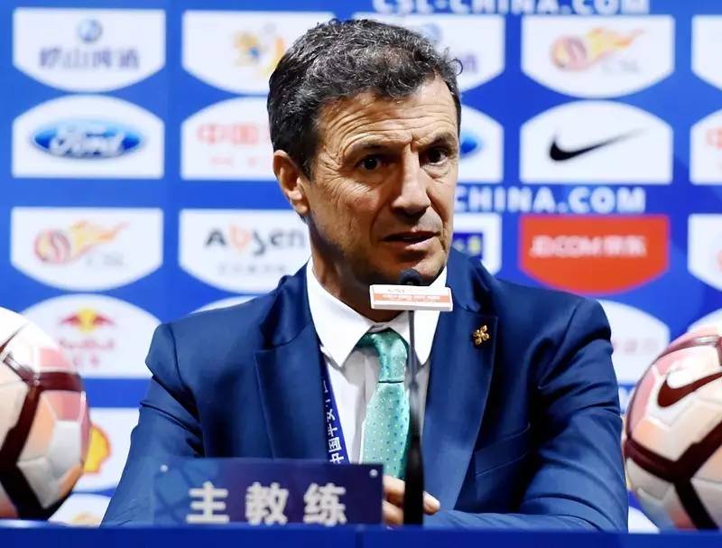 瑞典球队教练遭遇赛季低迷，球迷连连呼吁换帅的简单介绍