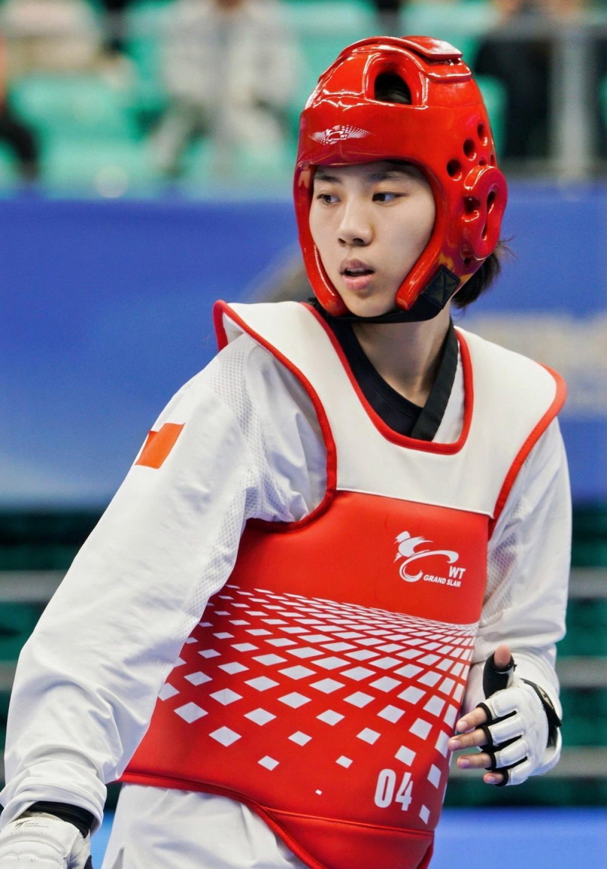 华人选手获得跆拳道比赛第二名 华人选手获得跆拳道比赛第二名