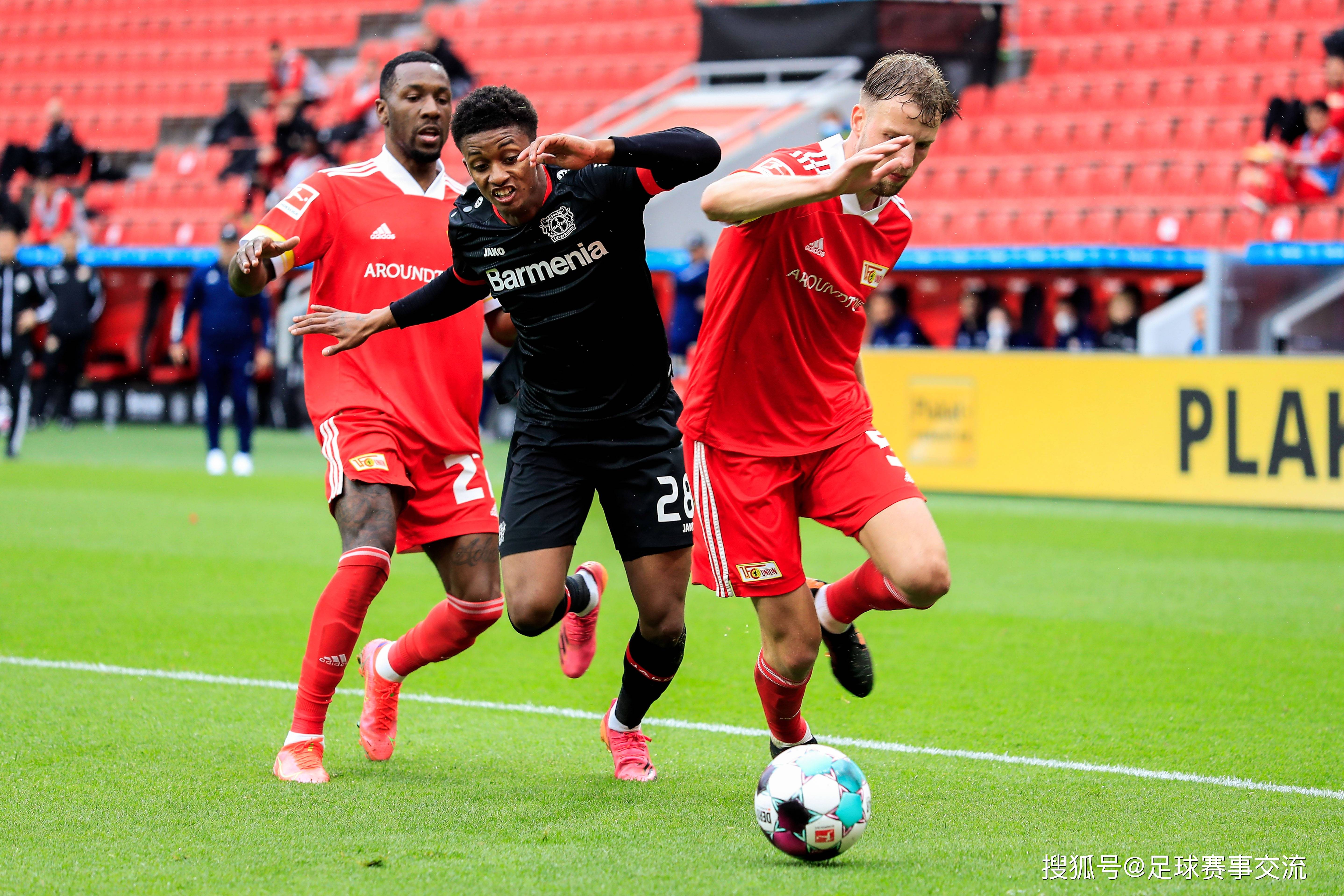 关于法兰克福客场击败弗赖堡，取得关键胜利的信息