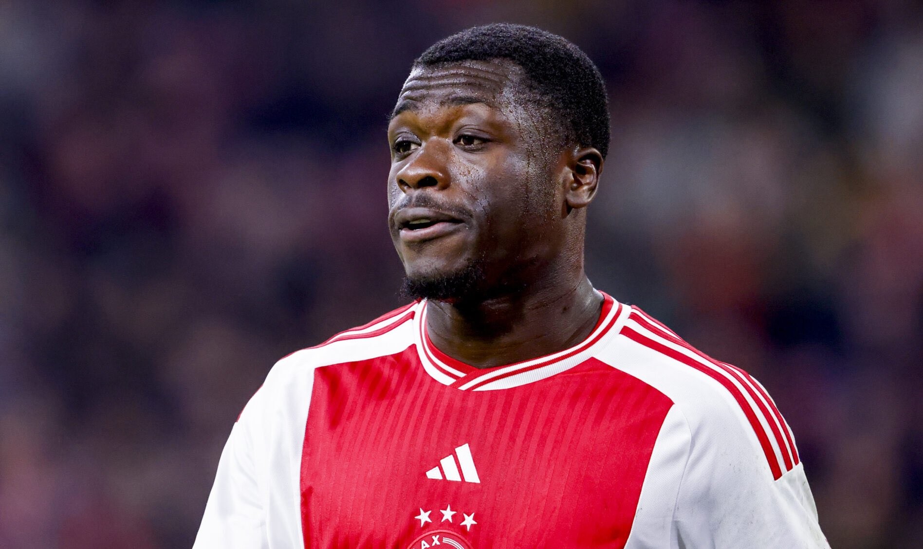 阿贾克斯中场球员赛场表现亮眼,备受媒体赞誉 阿贾克斯中场球员赛场表现亮眼,备受媒体赞誉