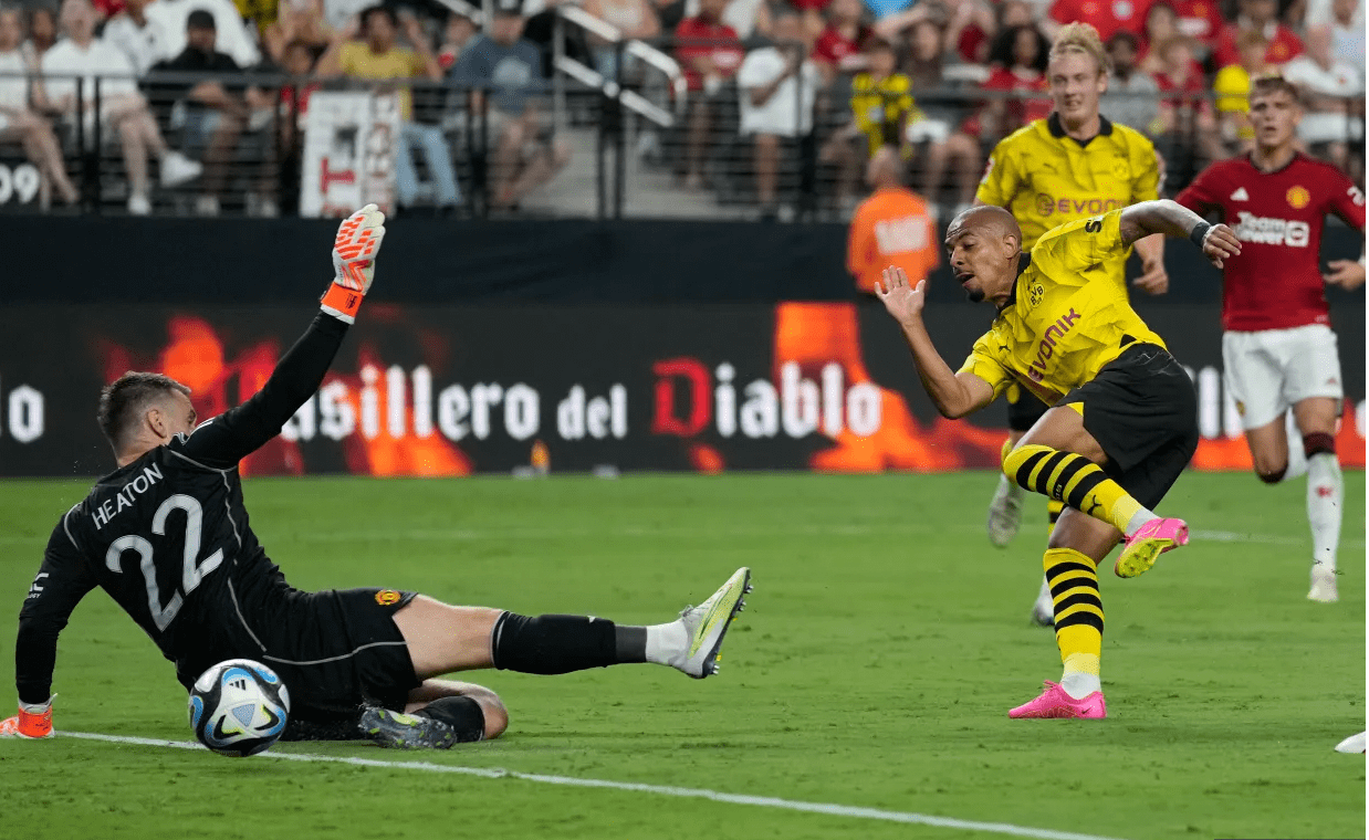 关于曼联遭逢失利,球迷困惑无解的信息 关于曼联遭逢失利,球迷困惑无解的信息