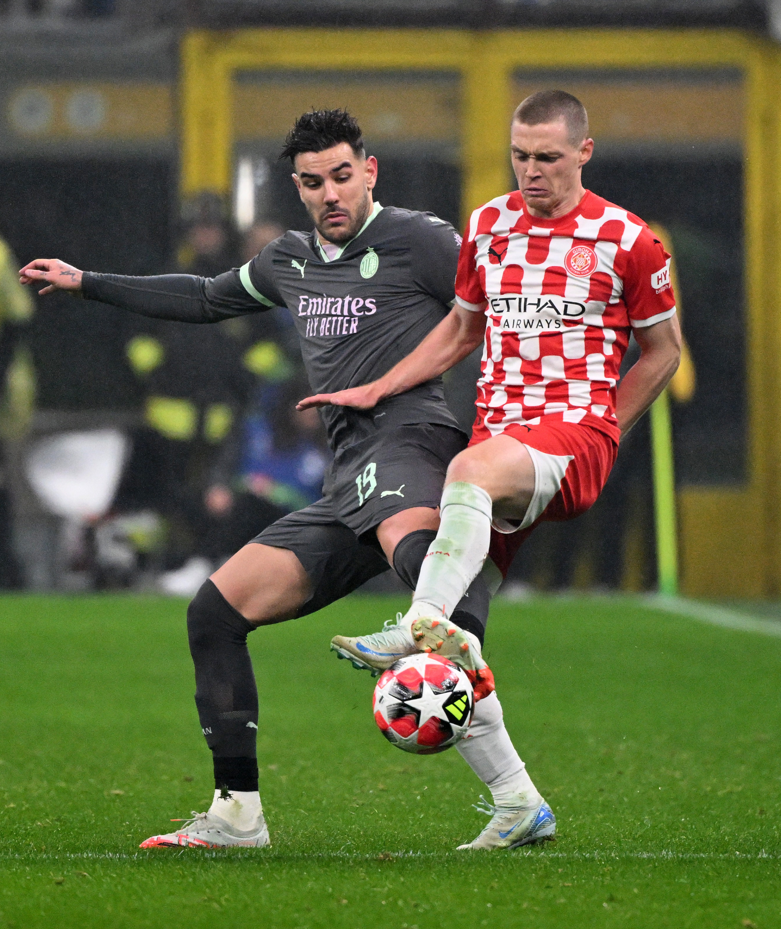 关于AC米兰主场惨败,欧冠资格岌岌可危的信息 关于AC米兰主场惨败,欧冠资格岌岌可危的信息