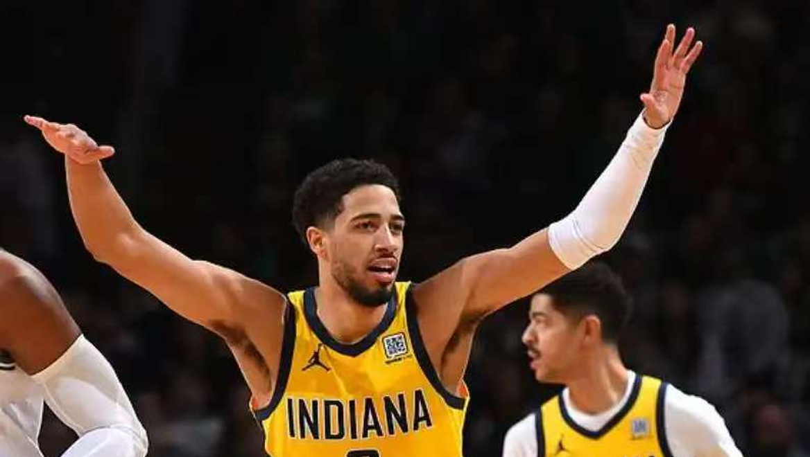 雄鹿队在主场比赛中火力全开，轻松取胜的简单介绍