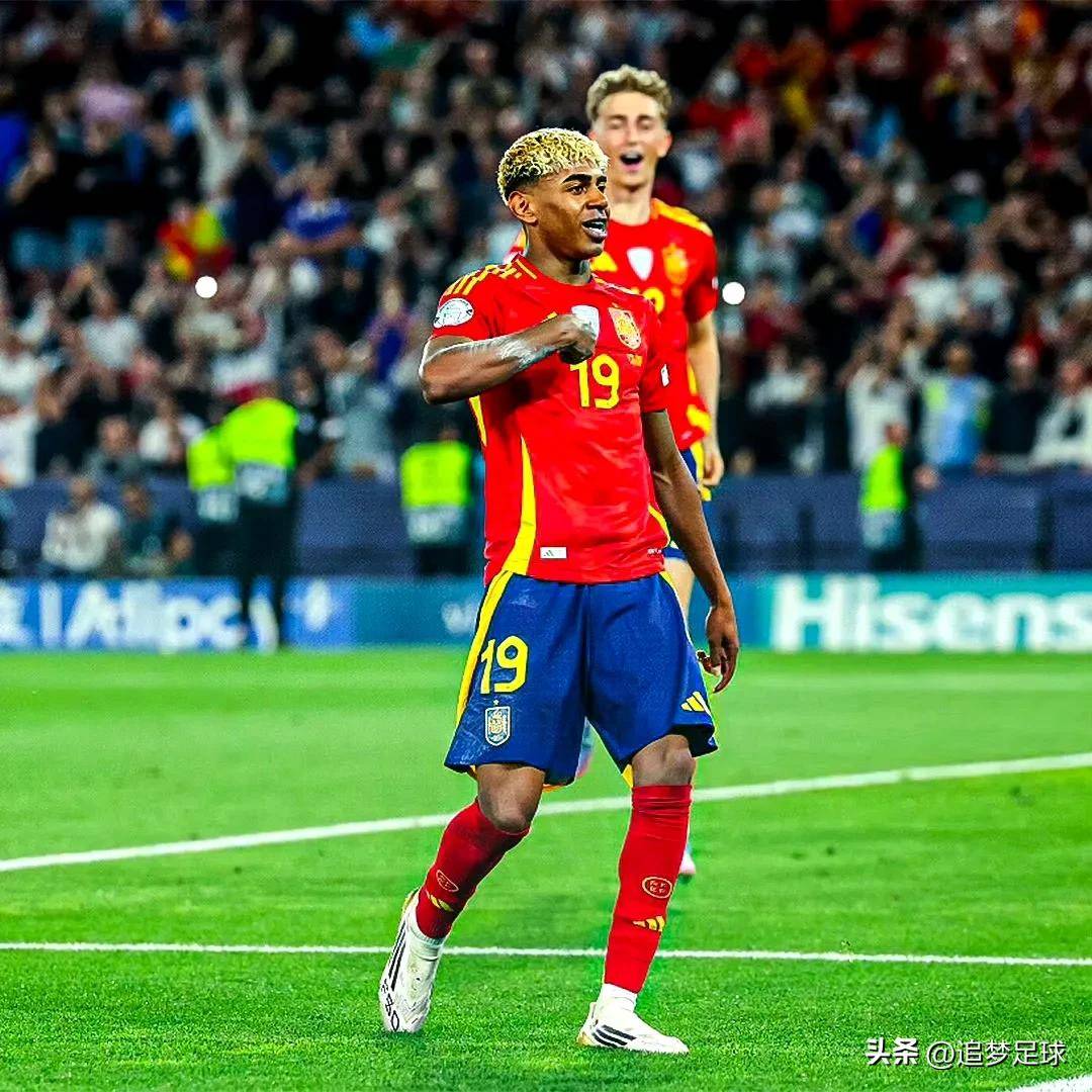 荷兰队长连入两球,率队晋级欧国联半决赛 荷兰队长连入两球,率队晋级欧国联半决赛