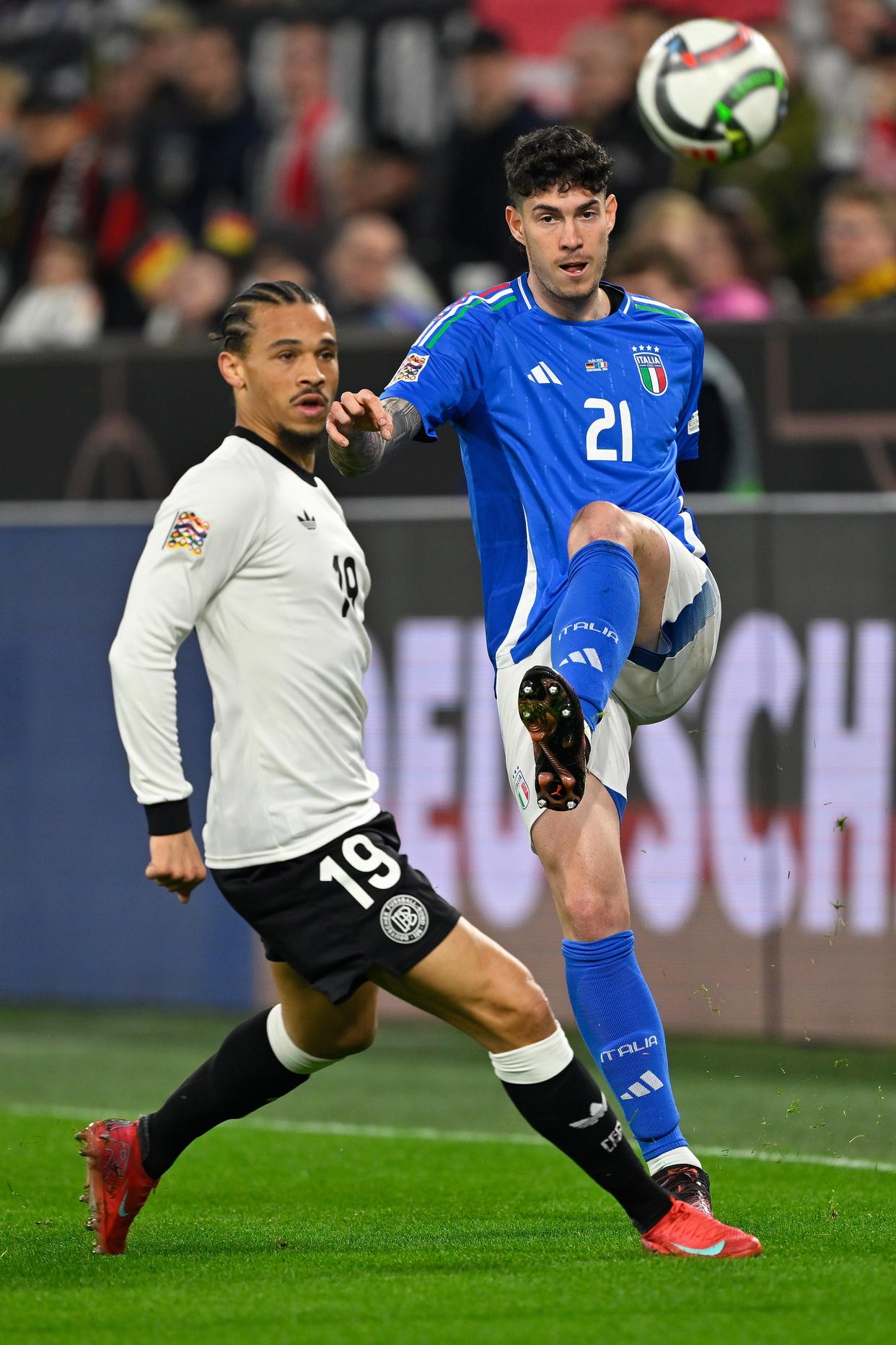 包含足球欧国联小组赛战况:球队勇争一线强弱对比的词条 包含足球欧国联小组赛战况:球队勇争一线强弱对比的词条