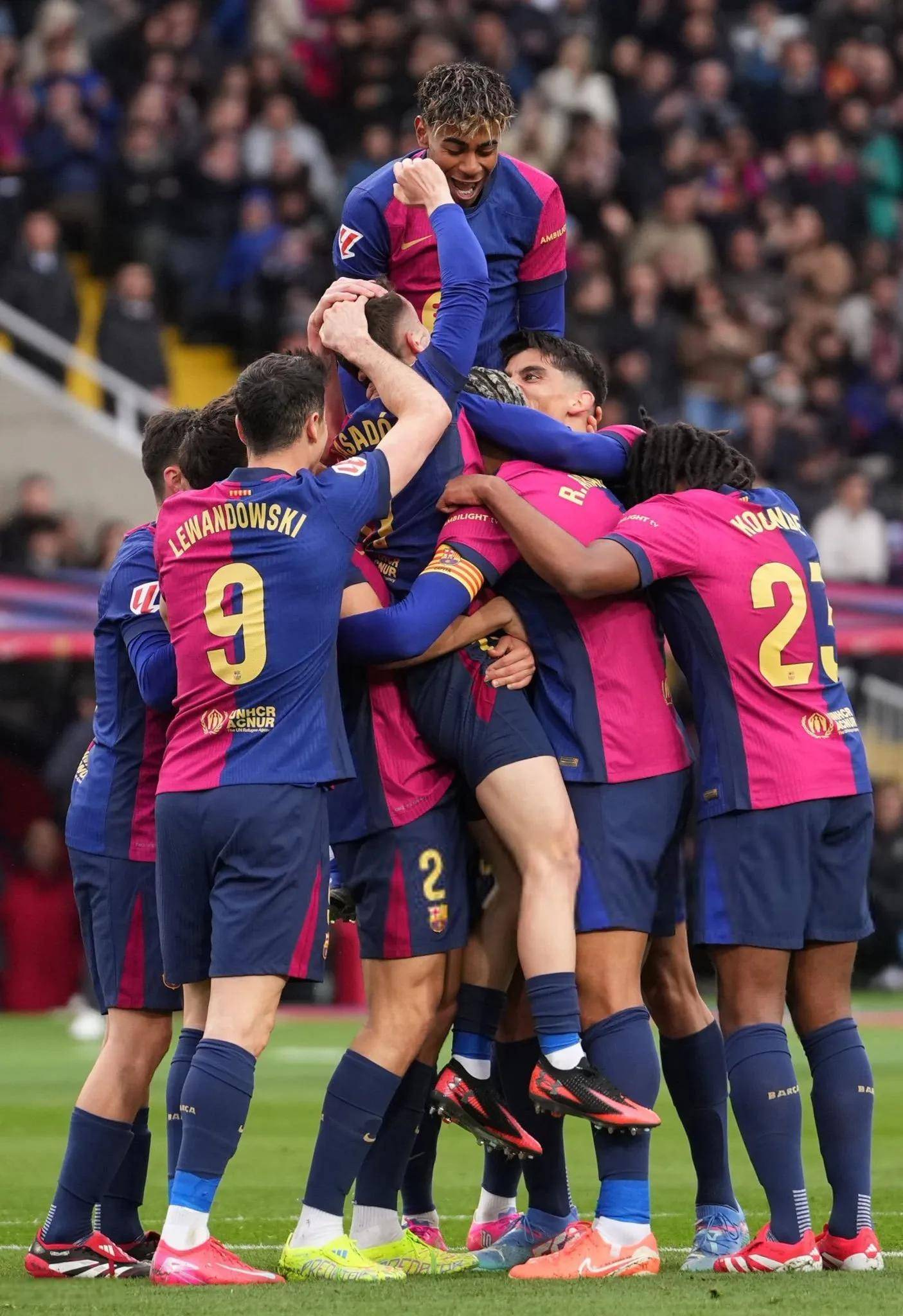 曼联大获成功,晋级淘汰赛下一轮 曼联大获成功,晋级淘汰赛下一轮