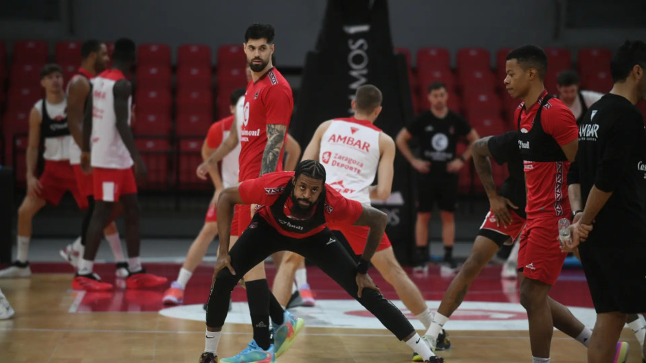 萨拉戈萨后卫连续出现失误，球队失守的简单介绍