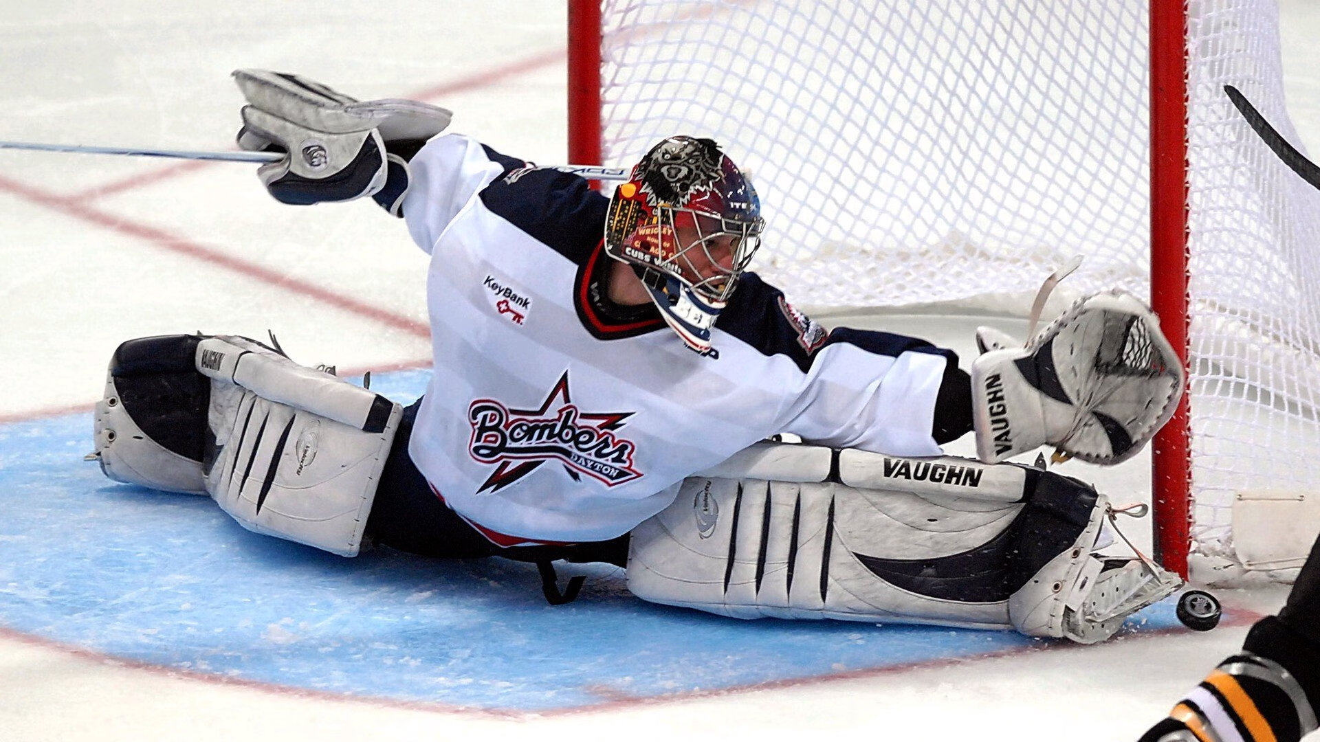 年度焦点之战之夜,爱德华兹末节接管比赛