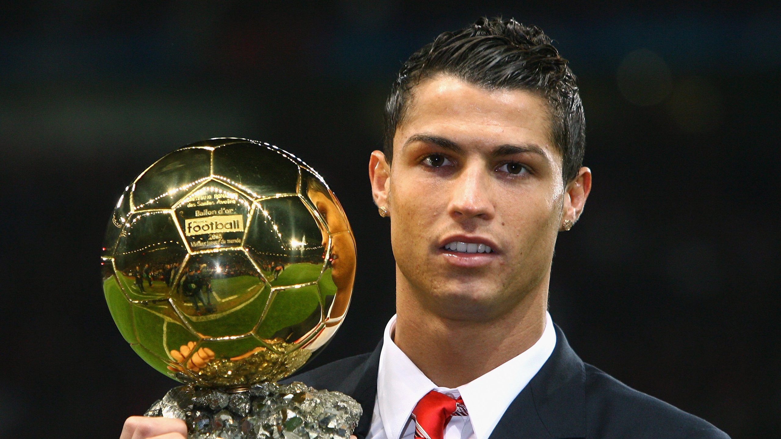 劳塔罗的黄金一击，西班牙对阵秘鲁的史诗对决