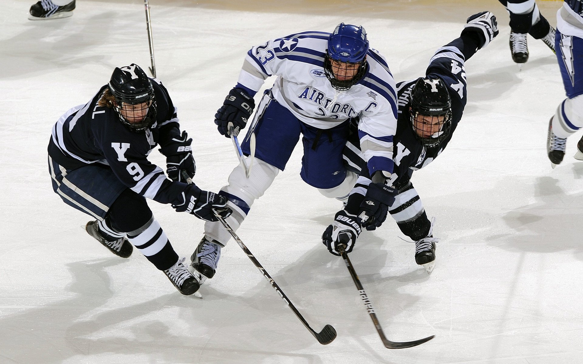 赛道上的历史性转折，索伯逆袭梅奔，维斯塔潘再破纪录